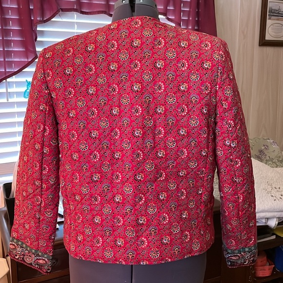 Vera Bradley Quilted Red Cotton Paisley Printed Jacket Size Medium looks new! - Picture 2 of 9